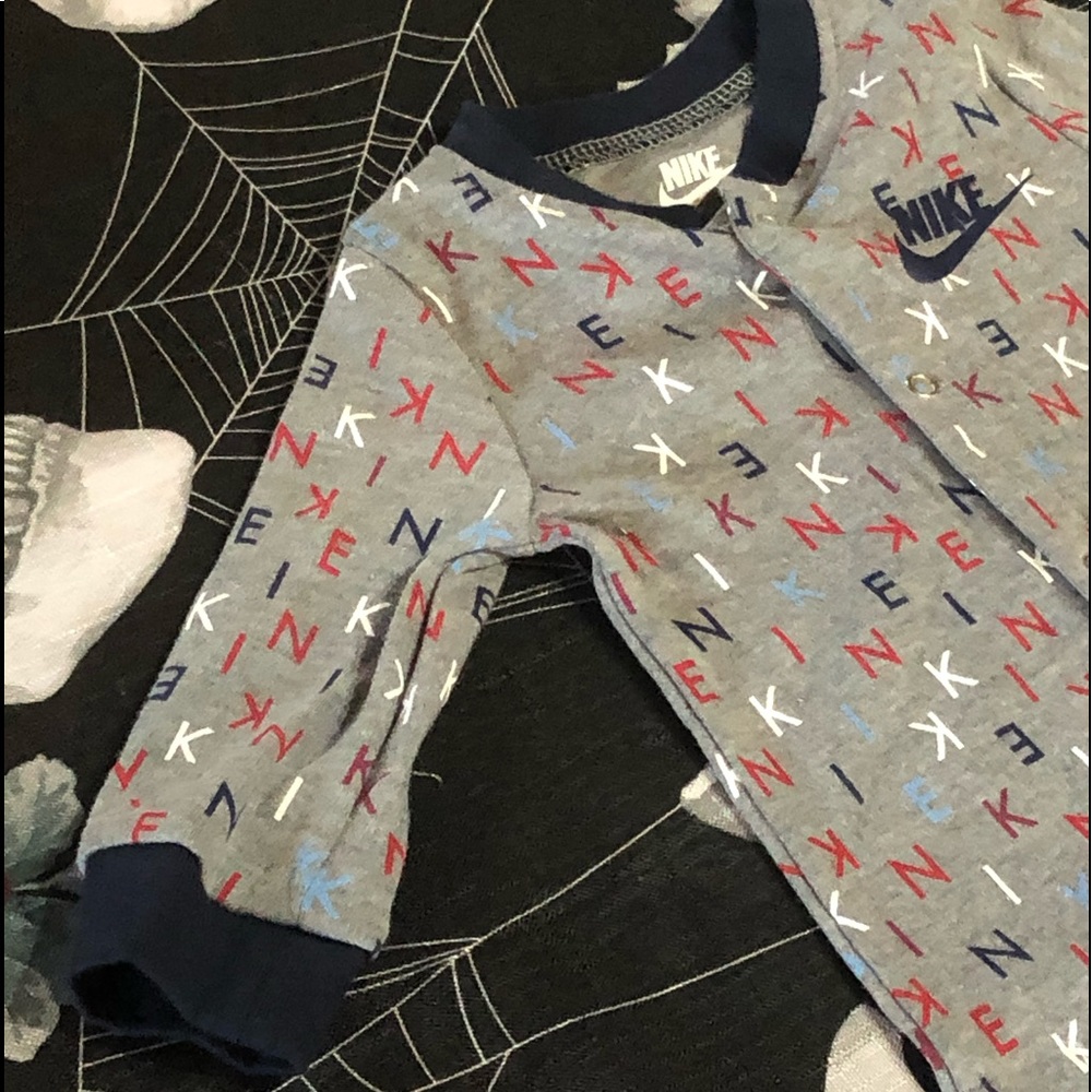 NWT NIKE AIR LOGO KIDS BUTTON ONESIE FOOTSIE 6M - Picture 6 of 13